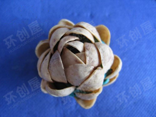 幼儿园春天环境布置图片：开心果壳花朵4