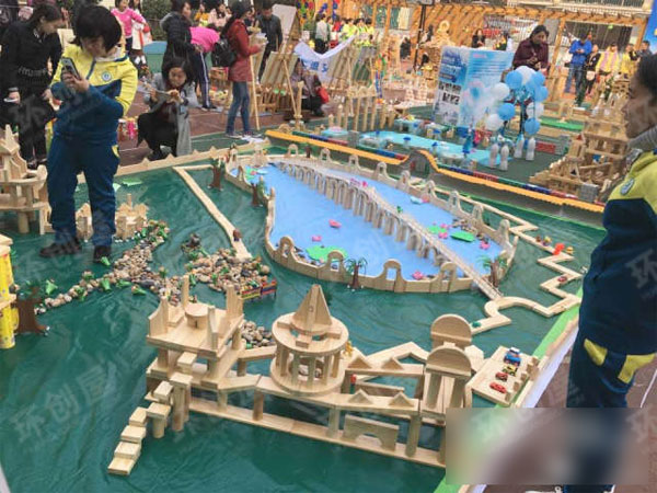 幼儿园户外环创建构游戏图片