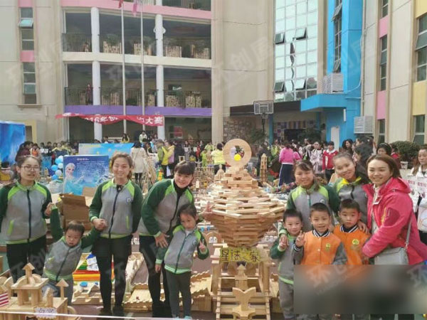 幼儿园户外环创建构游戏图片