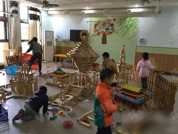 幼儿园户外环创建构游戏图片