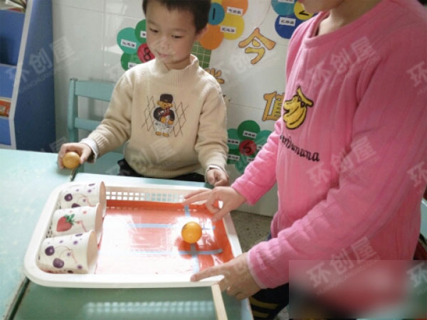 小班纸杯乒乓球手工玩具图片