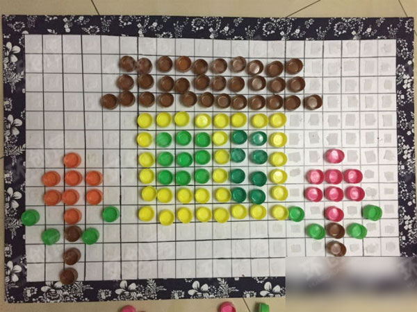 幼儿园益智区瓶盖摆摆乐图片