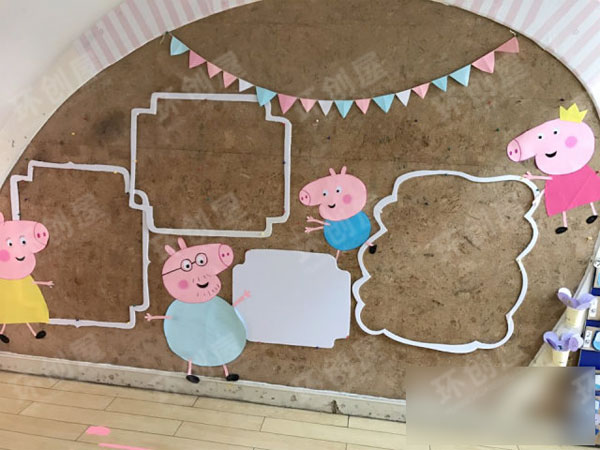 幼儿园小猪佩奇的墙面布置图片