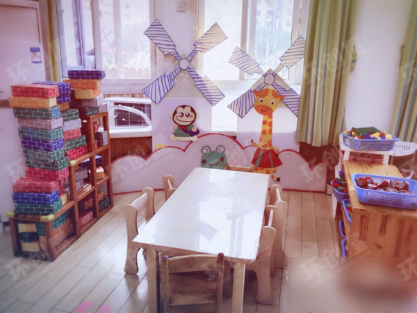幼儿园小猪佩奇的墙面布置图片