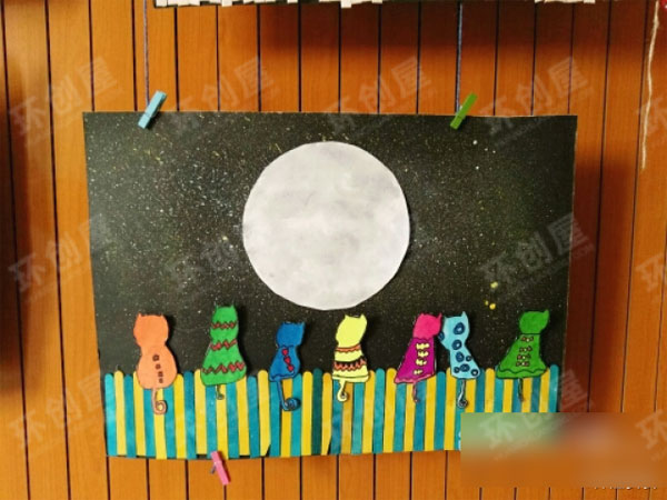 幼儿园走廊门窗美术作品展图片