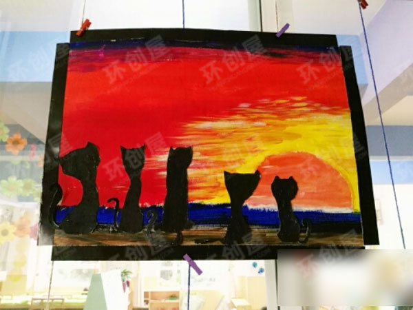 幼儿园走廊门窗美术作品展图片