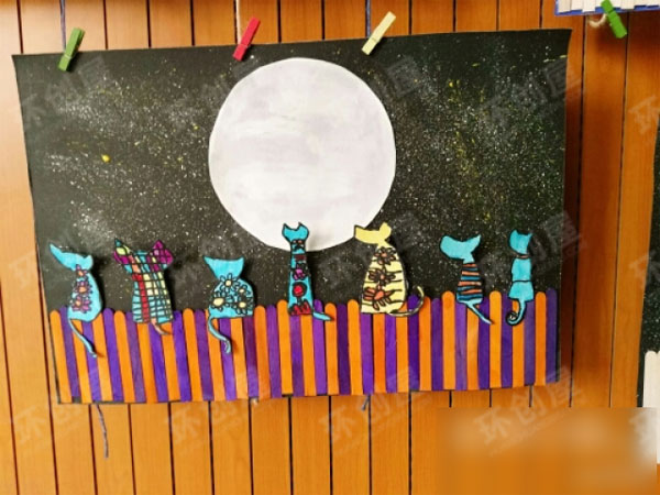 幼儿园走廊门窗美术作品展图片