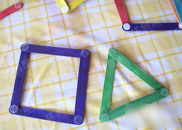 幼儿园益智区材料游戏图片