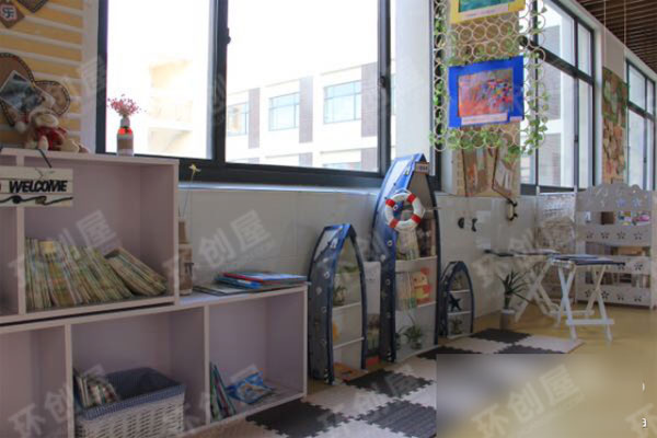 幼儿园走廊过道中阅读区图片