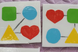 幼儿园益智区图片四色夺宝棋9张