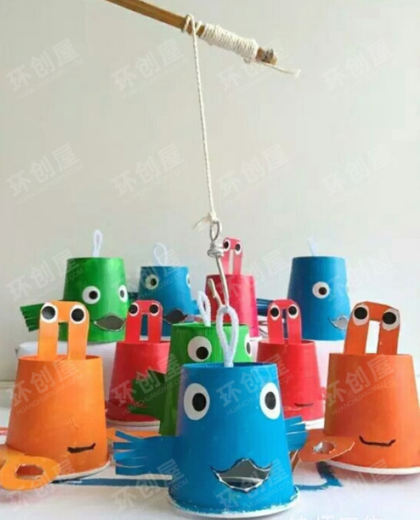 幼儿园益智区图片纸杯游戏