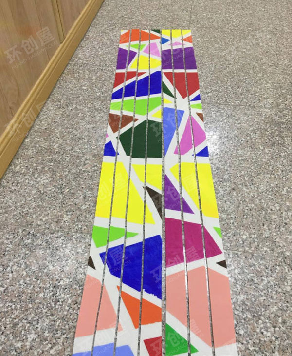 幼儿园走廊区多彩方块的制作图片