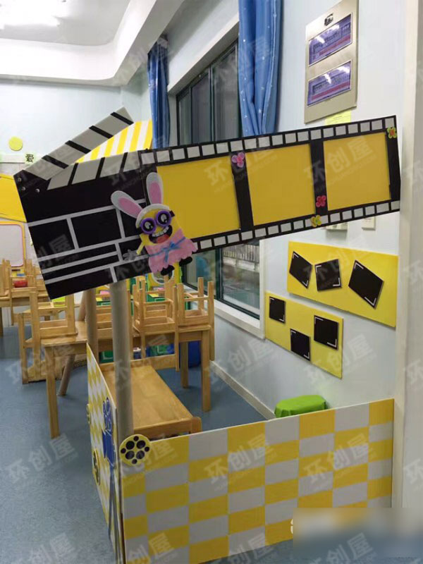 幼儿园卡通环创小黄人主题图片
