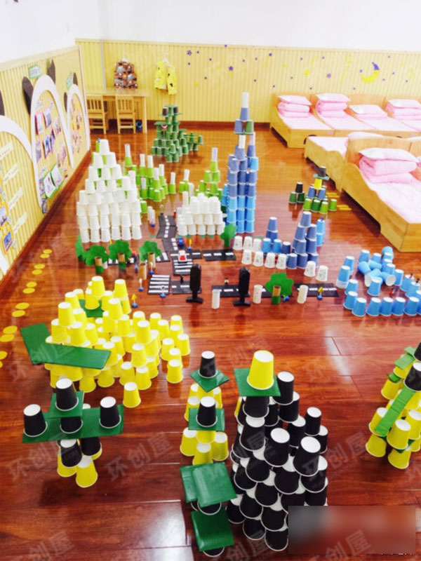 幼儿园废物利用纸杯建构图片