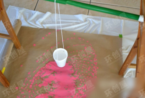 幼儿园美工区钟摆画作品图片