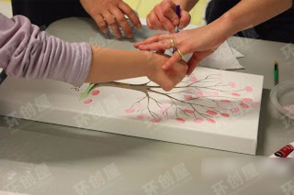 幼儿园环创作品展示手指画四季树