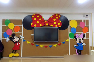 幼儿园米奇环创布置图片9张