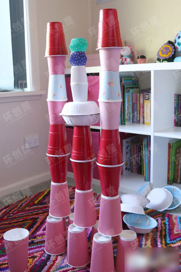小班区角手工区图片：纸杯