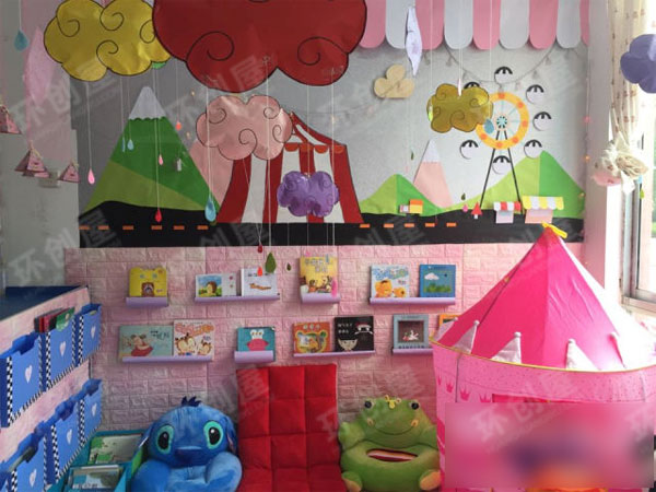 幼儿园环创布置图片阅读区