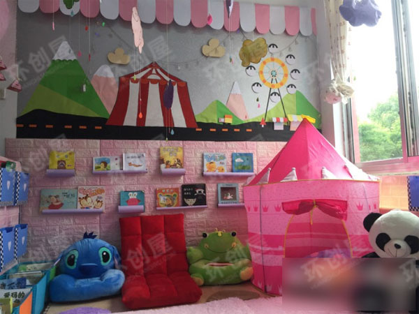 幼儿园环创布置图片阅读区