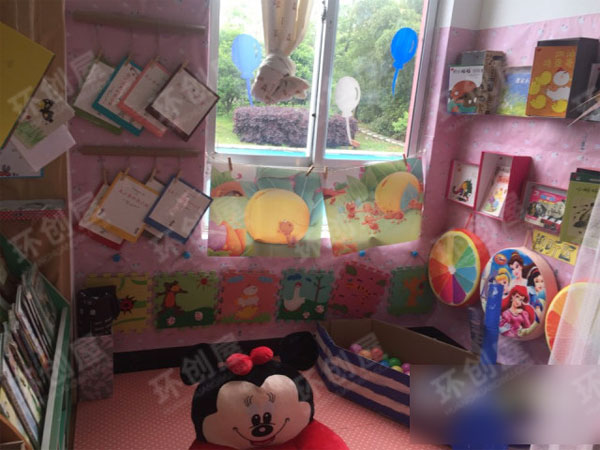 幼儿园环创布置图片阅读区