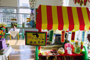 幼儿园中班角色区餐厅布置图片8张