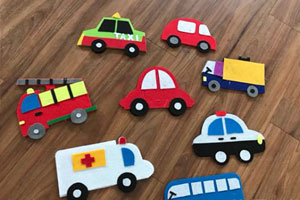 幼儿园小班玩具区环创图片汽车