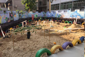 幼儿园户外玩沙区沙上建构图片7张