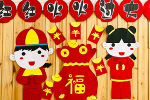 幼儿园新年环创门装饰图片7张