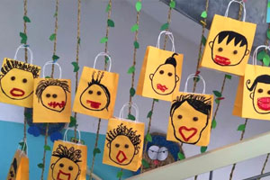 幼儿园作品展示创意手工袋图片7张