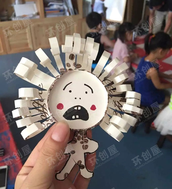 小班超级有趣的纸杯小人图片