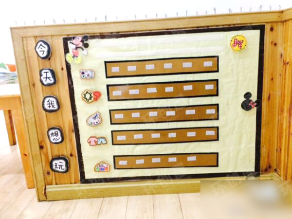 幼儿园整体环创米奇乐园图片