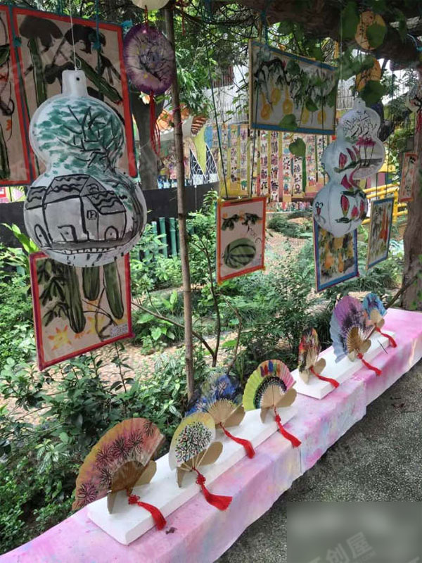 幼儿园美术画展图片