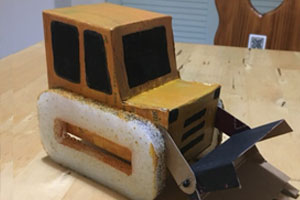 幼儿园自制纸盒小汽车制作图片3张