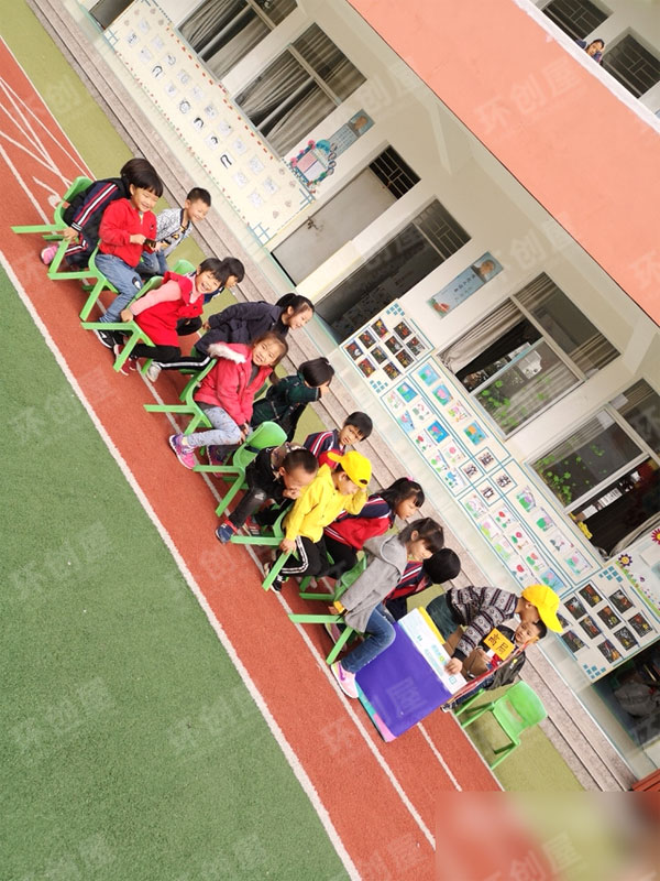 幼儿园角色区公共汽车司机图片