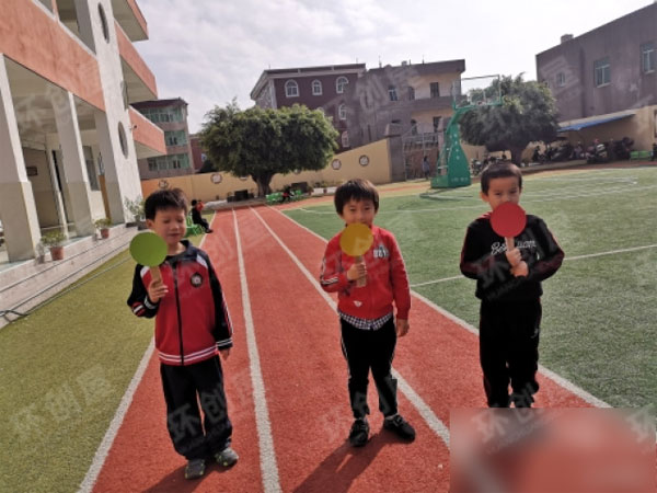 幼儿园角色区公共汽车司机图片