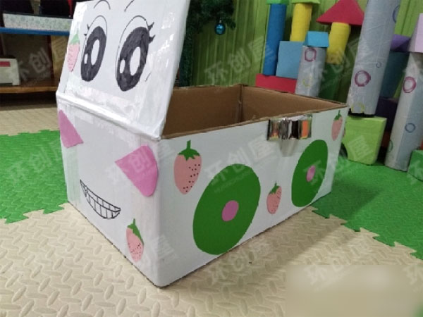 幼儿园可爱的小汽车图片