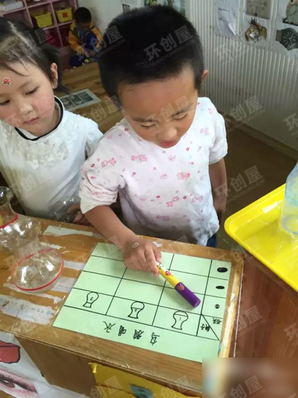 幼儿园区角环创科学区域乌鸦喝水图片