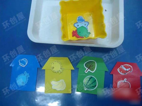 小班益智区和数学区的操作材料图片