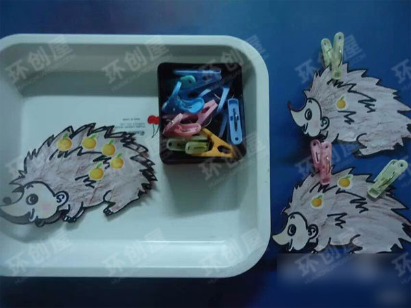 小班益智区和数学区的操作材料图片