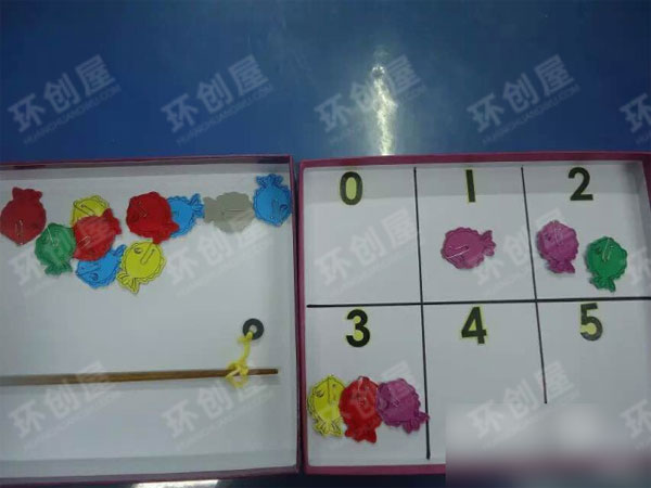 小班益智区和数学区的操作材料图片