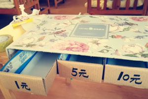 幼儿园收银台区角图片纸箱变实用收银台图片4张
