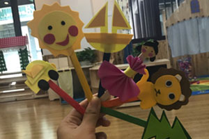 幼儿园表演区可爱的冰棒棍进区卡图片2张