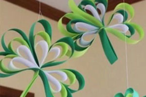 幼儿园手工五彩球青花瓷吊饰图片3张