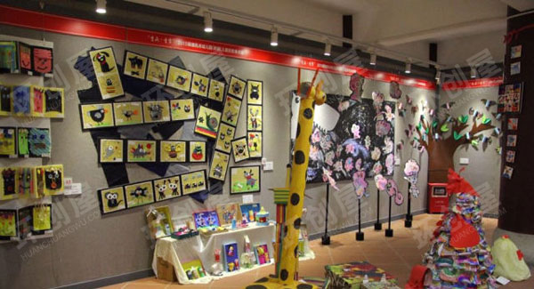 幼儿园整体环创画展布置图片