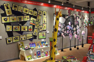幼儿园整体环创画展布置图片9张