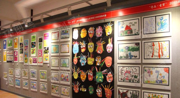 幼儿园整体环创画展布置图片