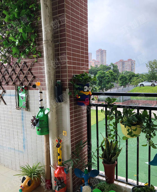 幼儿园户外植物角废物利用瓶瓶罐罐图片