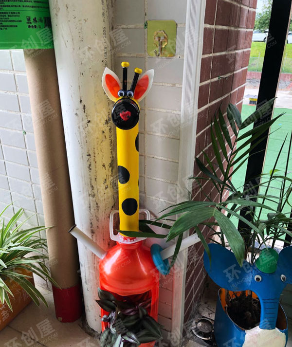 幼儿园户外植物角废物利用瓶瓶罐罐图片