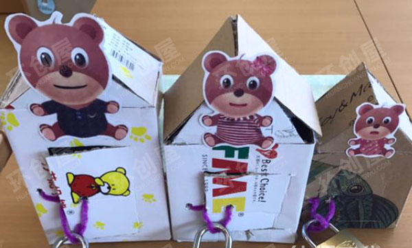 幼儿园生活环创解救小熊一家图片
